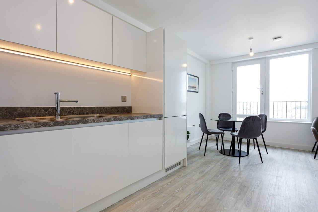 Contemporary 2 Bedroom Duplex In Salford Manchester Exterior photo