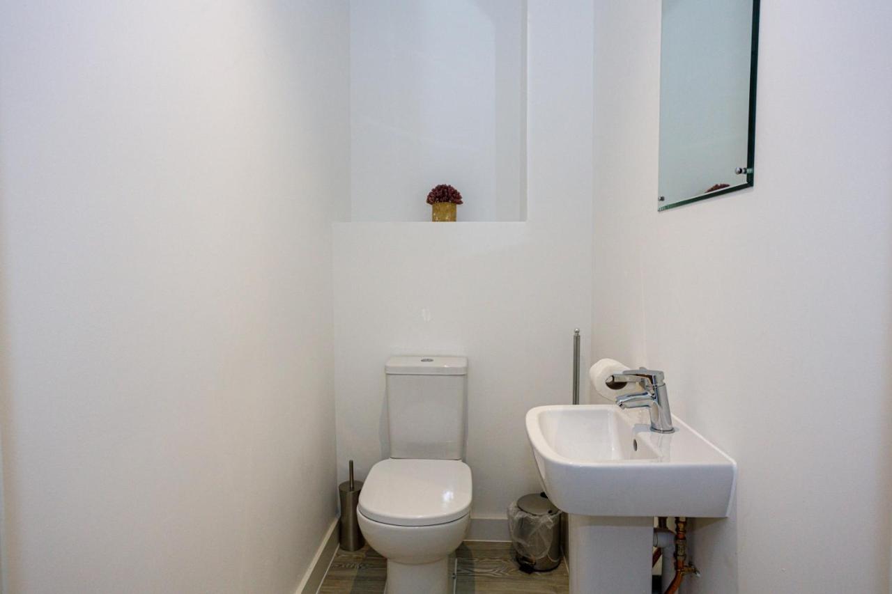 Contemporary 2 Bedroom Duplex In Salford Manchester Exterior photo